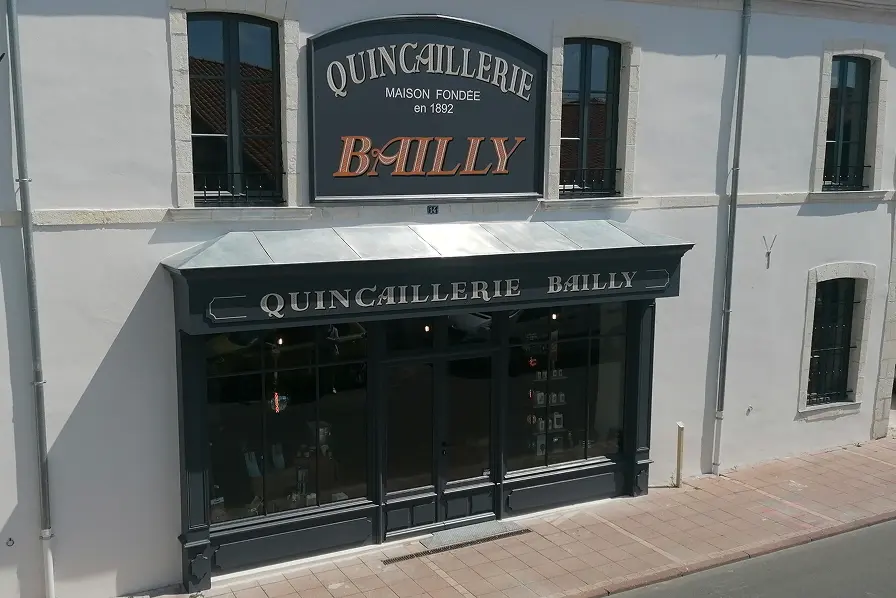 renovation facade quincaillerie bailly